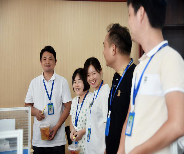 九游娱乐工会开展“夏季送清凉”活动